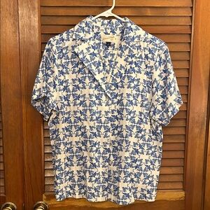 Universal Thread Blue Floral Women's Button Down Shirt and shorts set NWT